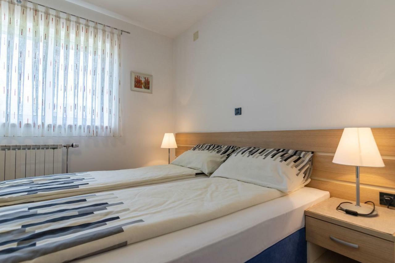 Apartments And Room Robert Korenica Luaran gambar