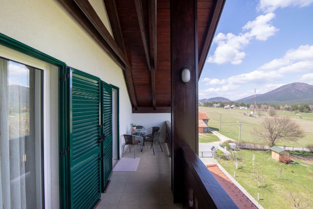 Apartments And Room Robert Korenica Luaran gambar