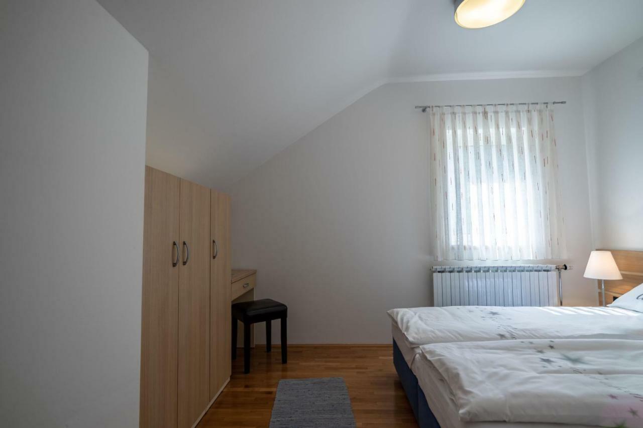 Apartments And Room Robert Korenica Luaran gambar