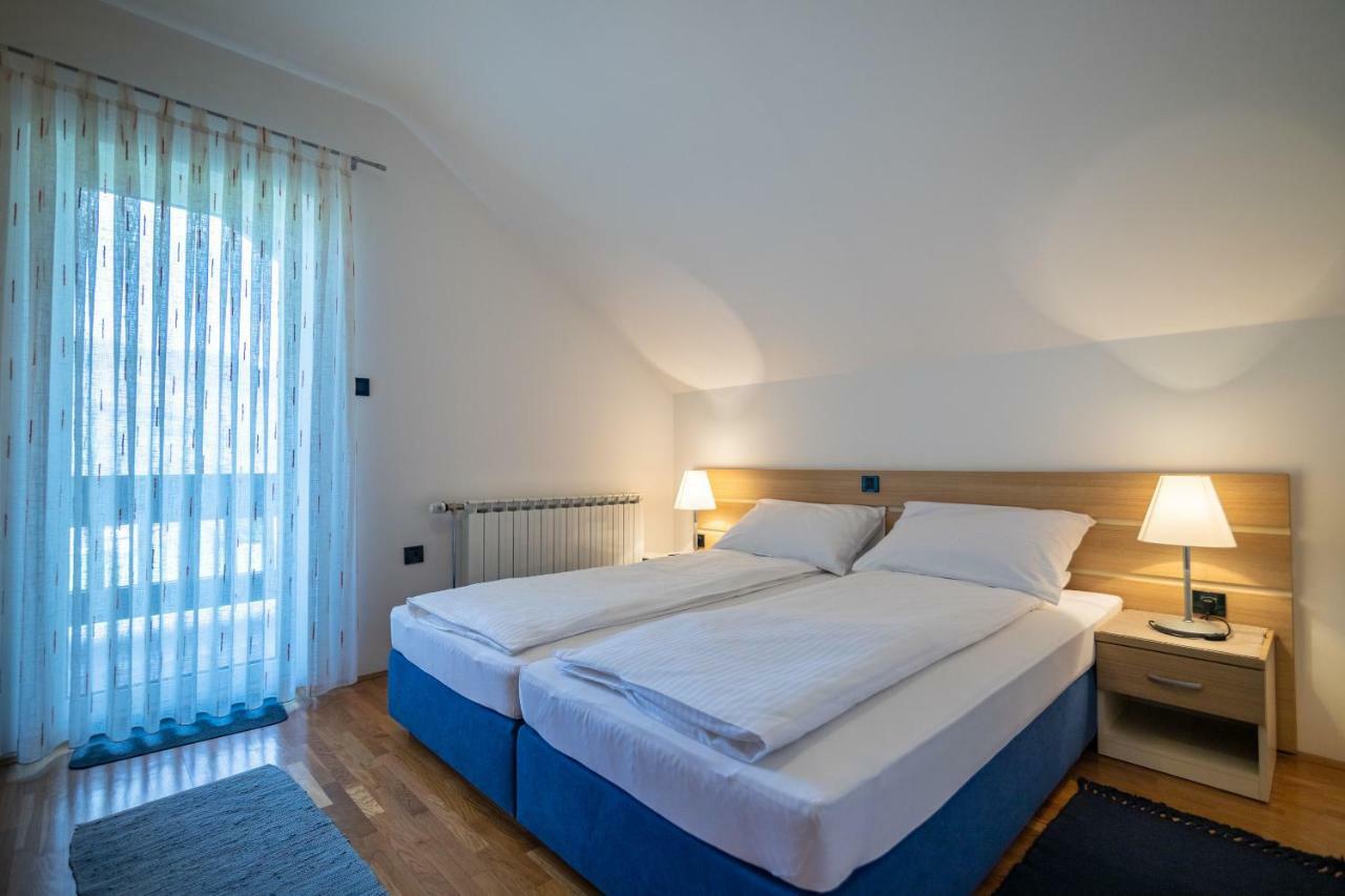 Apartments And Room Robert Korenica Luaran gambar