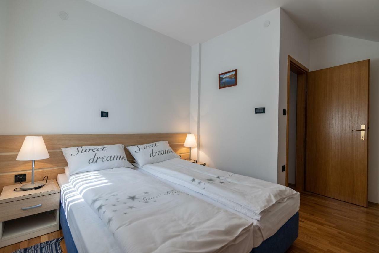 Apartments And Room Robert Korenica Luaran gambar