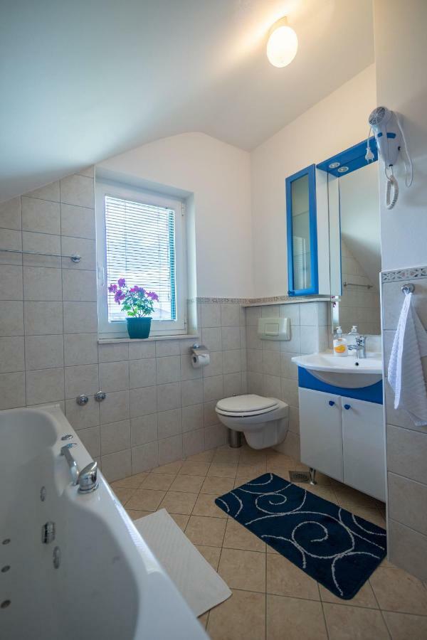 Apartments And Room Robert Korenica Luaran gambar
