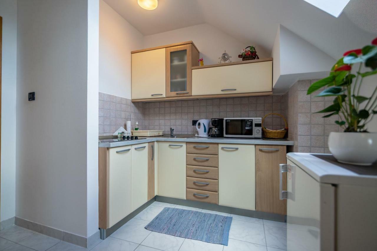 Apartments And Room Robert Korenica Luaran gambar