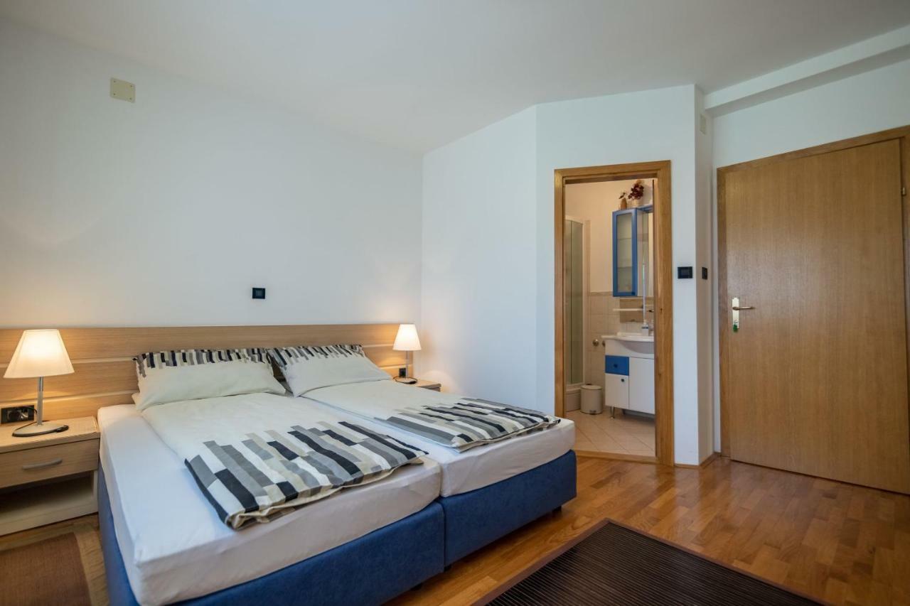 Apartments And Room Robert Korenica Luaran gambar