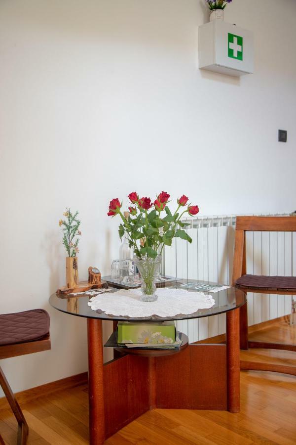 Apartments And Room Robert Korenica Luaran gambar